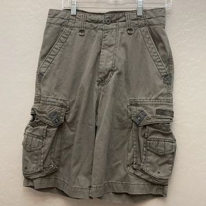 Unionbay Cargo Shorts Size 30.                         T8